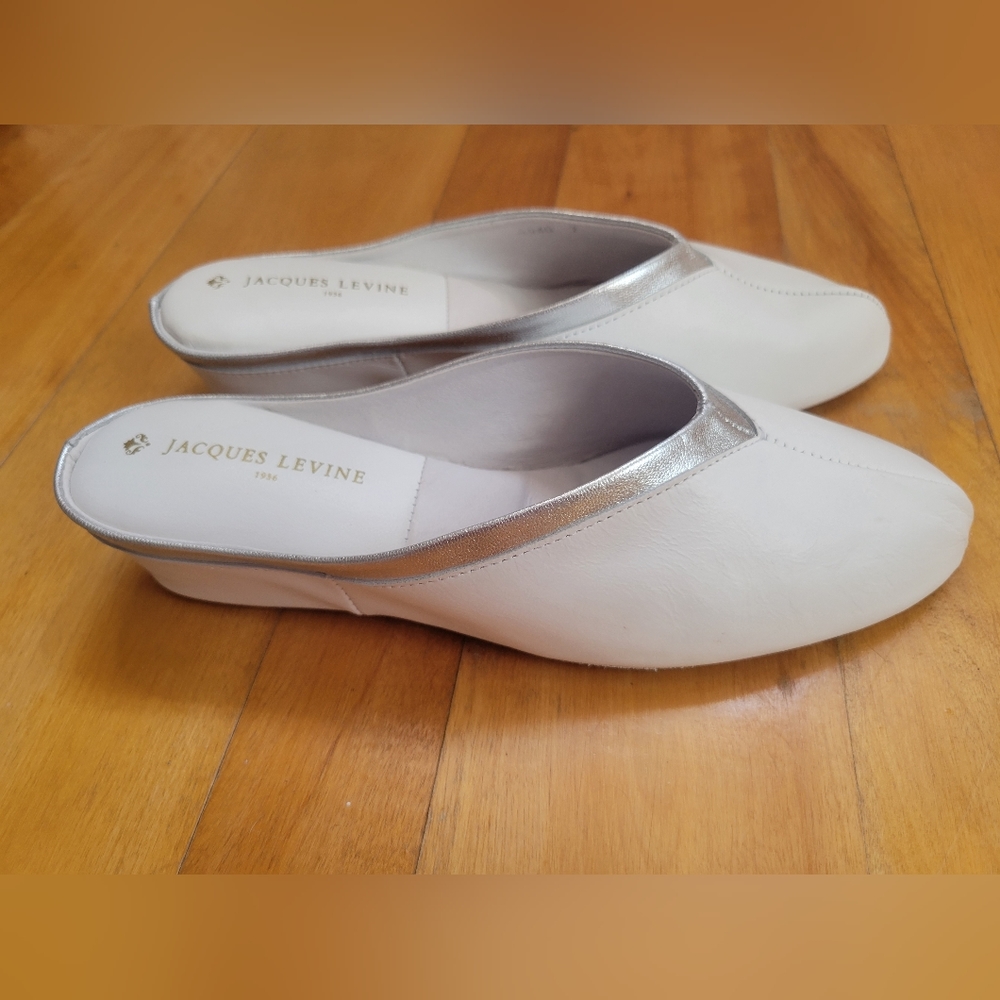 Jacques Levine slippers white and silver size 7